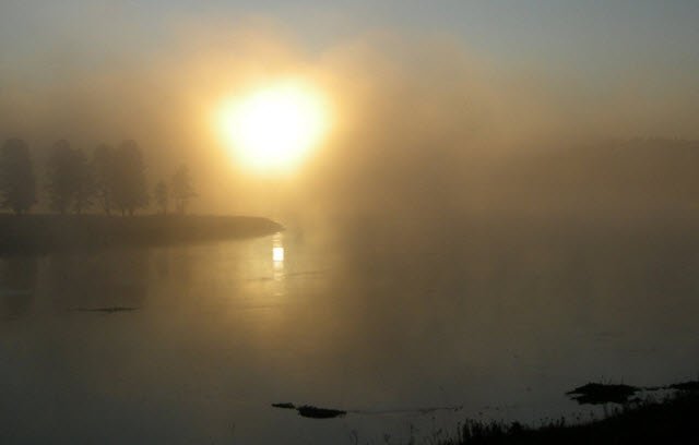 Yellowstone_River_Sunrise